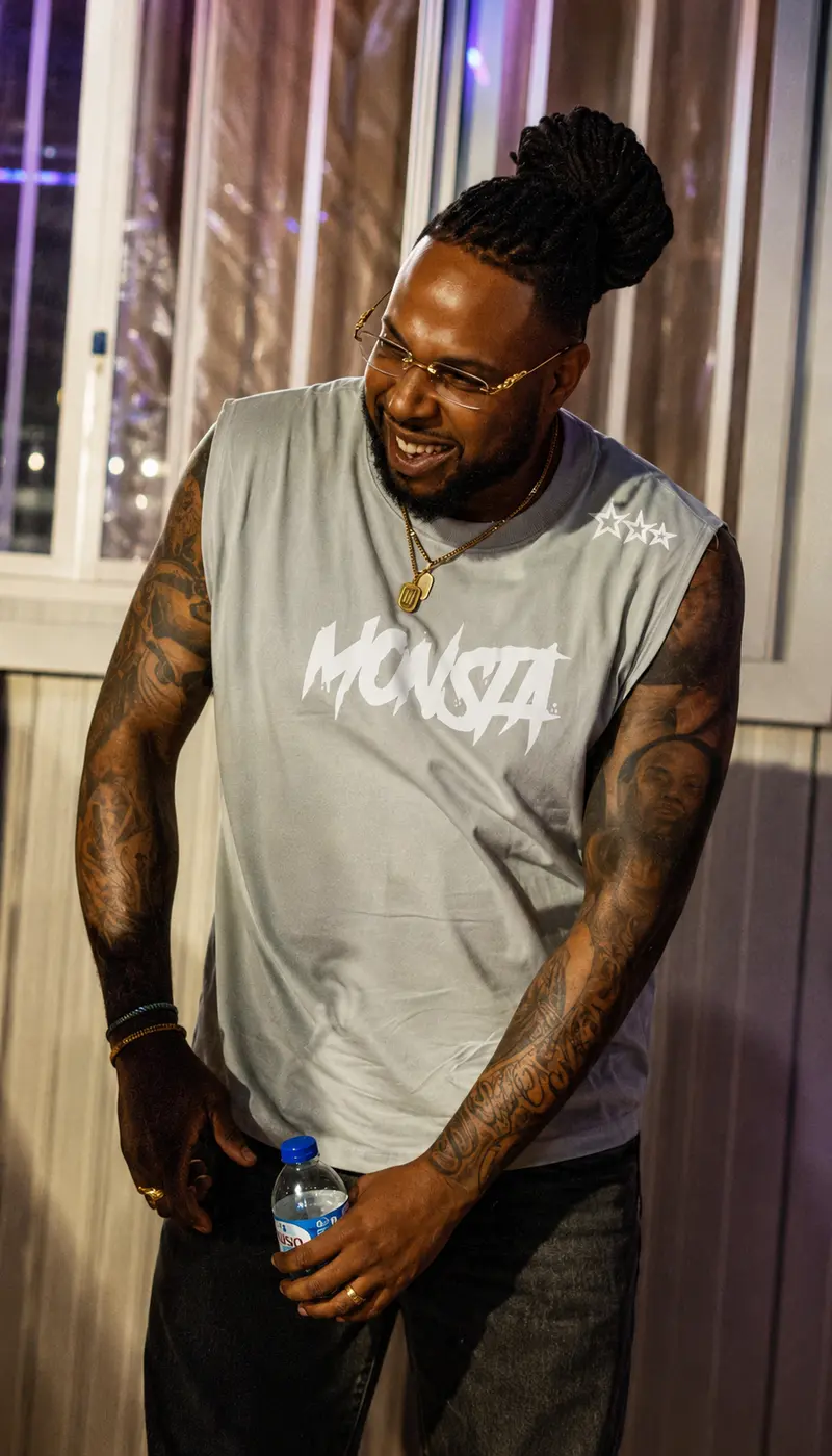Monsta com peça oficial da marca